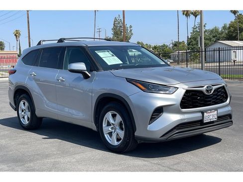Used 2021 Toyota Highlander L FWD image 8