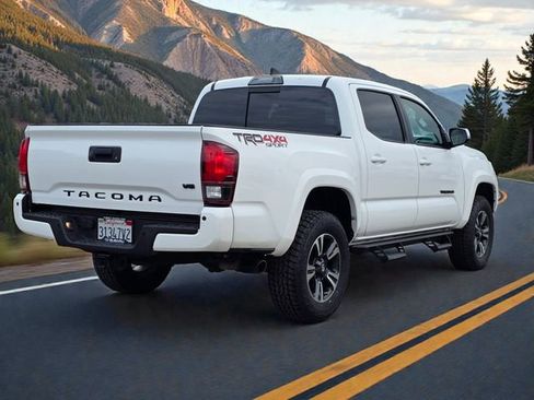 Used 2019 Toyota Tacoma TRD Sport image 7