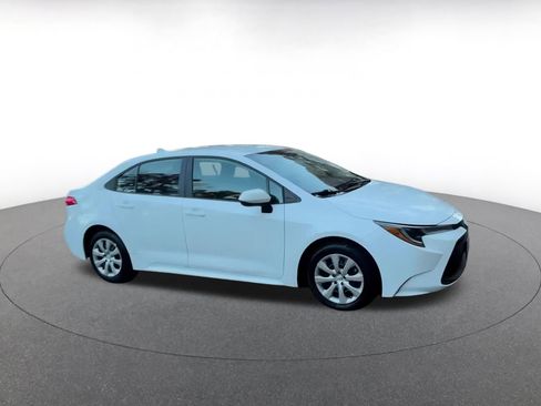 Used 2025 Toyota Corolla LE image 2