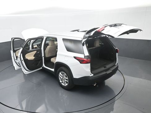 Used 2022 Chevrolet Traverse LS image 64