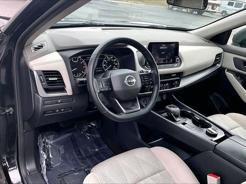 Used 2025 Nissan Rogue SV image 14