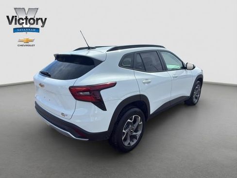 Used 2025 Chevrolet Trax LT w/ Driver Confidence Package image 7