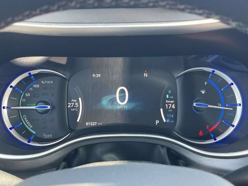 Used 2023 Chrysler Pacifica Touring-L FWD image 33