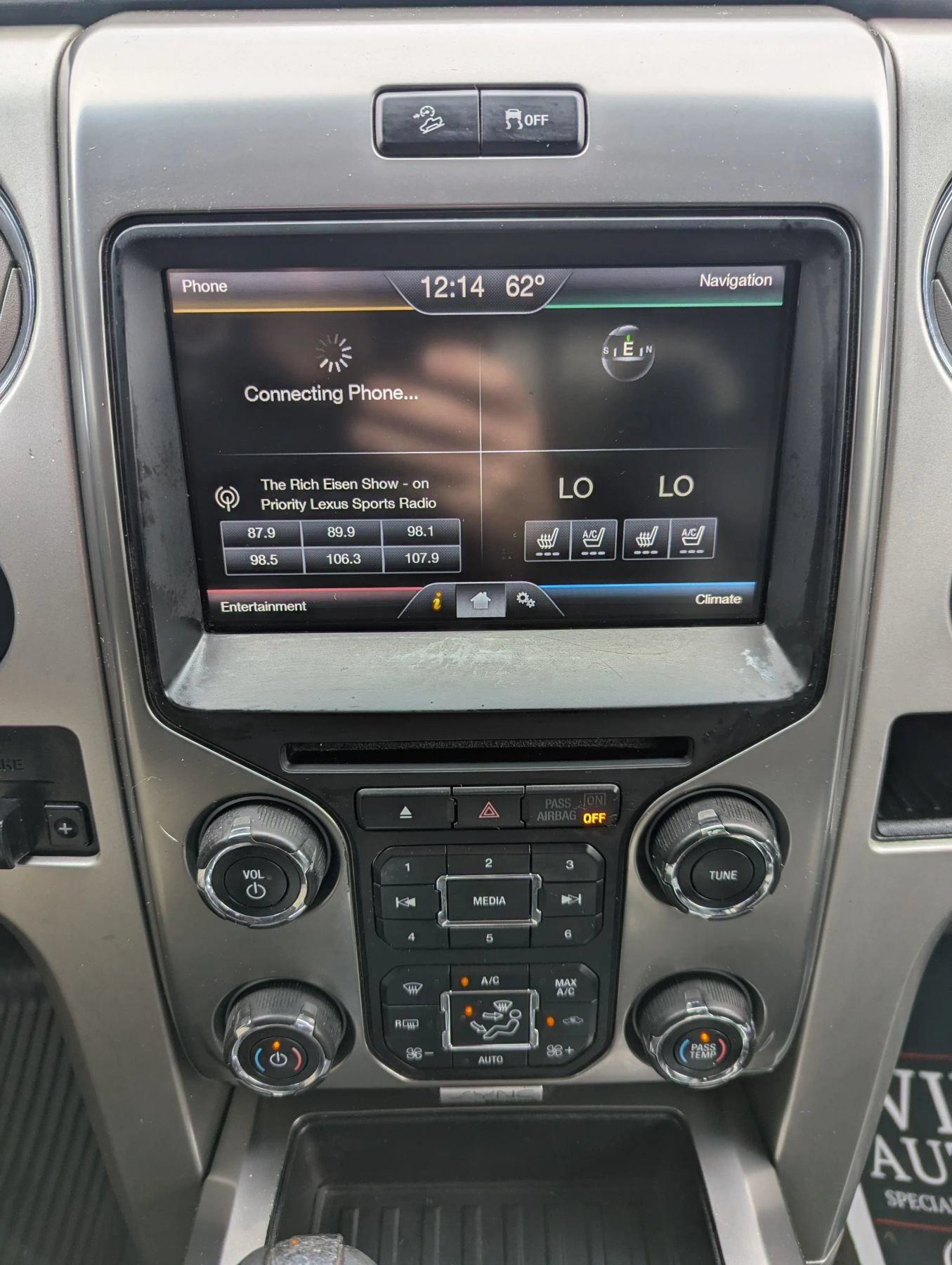 Used 2014 Ford F150 FX4 w/ Equipment Group 402A Luxury AWD/4WD image 9