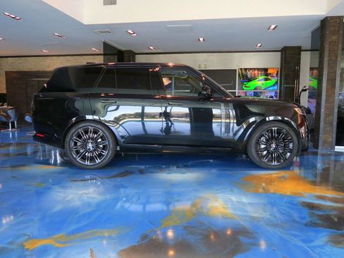 Used 2025 Land Rover Range Rover SE AWD/4WD image 10