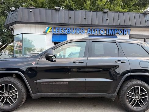Used 2017 Jeep Grand Cherokee Trailhawk AWD/4WD image 3