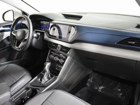 Used 2024 Volkswagen Taos SE image 35