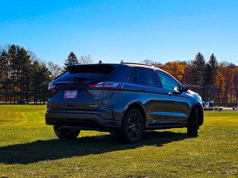 Used 2022 Ford Edge SE w/ Black Appearance Package image 4