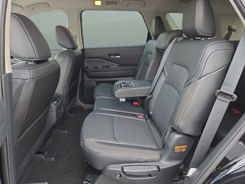 New 2026 Nissan Pathfinder SL image 41