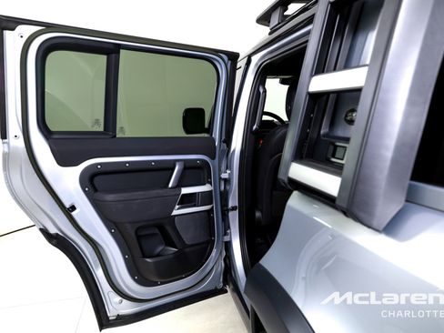 Used 2023 Land Rover Defender 110 X-Dynamic SE image 17