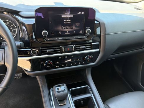 Used 2023 Nissan Pathfinder SV AWD/4WD image 17