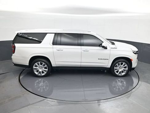 Used 2024 Chevrolet Suburban High Country AWD/4WD image 17