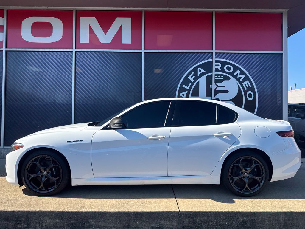 Used 2023 Alfa Romeo Giulia Estrema AWD/4WD image 15
