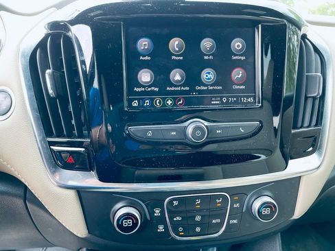 Used 2022 Chevrolet Traverse LS FWD image 19
