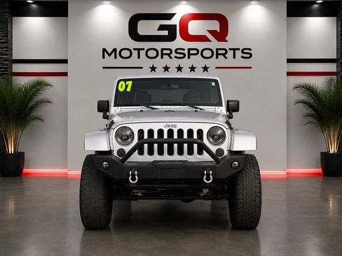 Used 2007 Jeep Wrangler Unlimited Sahara w/ Dual Top Group AWD/4WD image 2