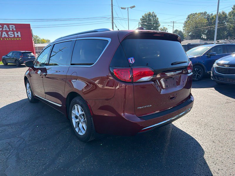 Used 2019 Chrysler Pacifica Touring-L w/ Tire & Wheel Group FWD image 5
