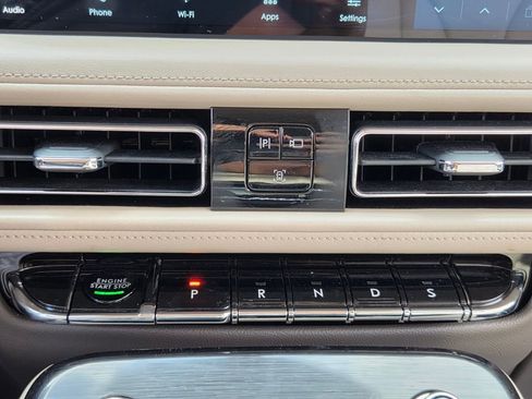 Used 2021 Lincoln Nautilus Standard image 22