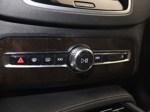 Used 2018 Volvo XC90 T6 Momentum w/ Convenience Package AWD/4WD image 30