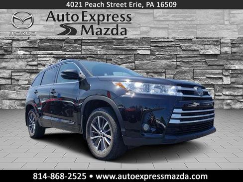 Used 2017 Toyota Highlander XLE AWD/4WD image 1