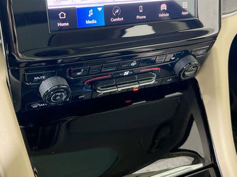 Used 2022 Jeep Grand Cherokee Limited image 15