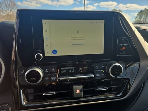 Used 2023 Toyota Highlander XLE image 21