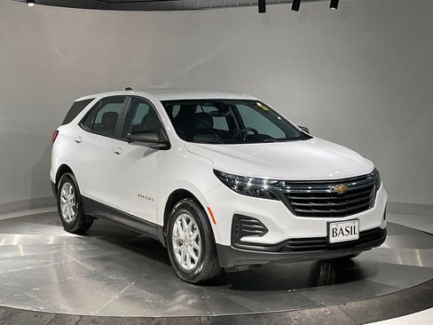 Used 2023 Chevrolet Equinox LS image 38