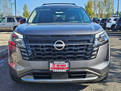 New 2026 Nissan Pathfinder Platinum w/ Cargo Package AWD/4WD image 2
