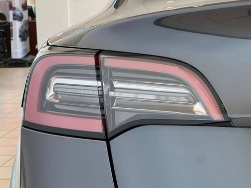 Used 2018 Tesla Model 3 Long Range RWD image 25