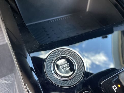 New 2025 Kia Niro EX Touring image 30