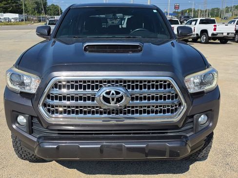 Used 2017 Toyota Tacoma TRD Sport w/ Premium & Technology Package RWD image 2