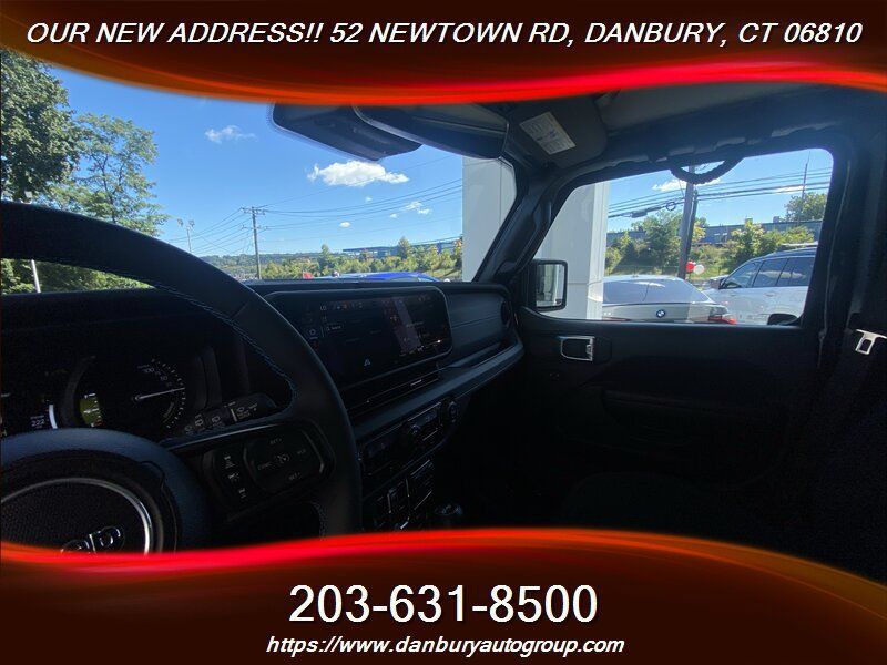 Used 2024 Jeep Wrangler Unlimited Rubicon 4xe w/ Technology Group AWD/4WD image 18