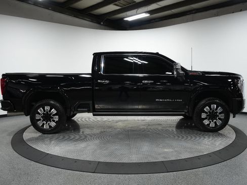 Used 2025 GMC Sierra 2500 Denali w/ Denali Reserve Package image 10