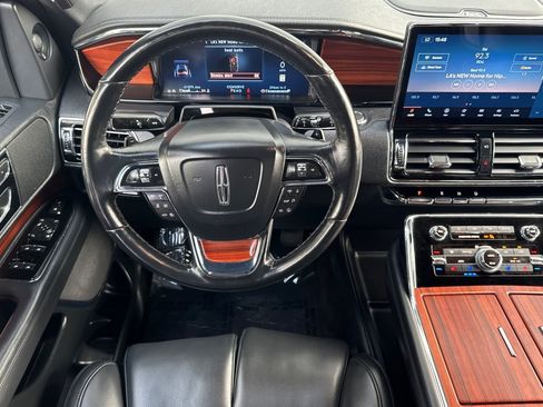 Used 2024 Lincoln Navigator Premiere image 13