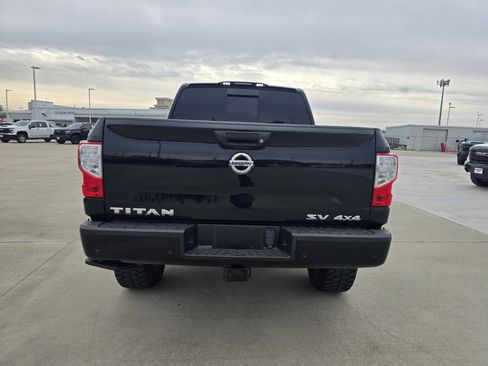 Used 2021 Nissan Titan SV w/ Accessory Utility Package image 4