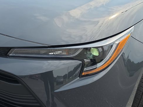 Used 2025 Toyota Corolla LE FWD image 29