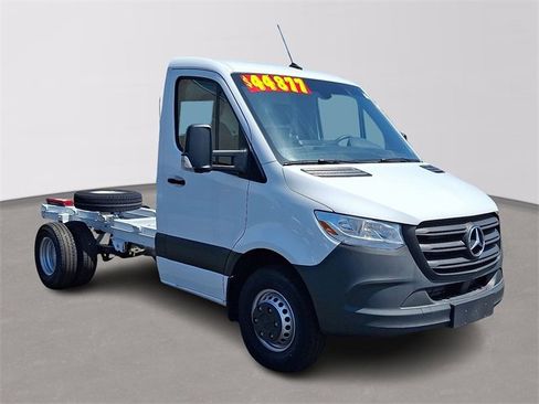 Used 2024 Mercedes-Benz Sprinter 4500 image 3