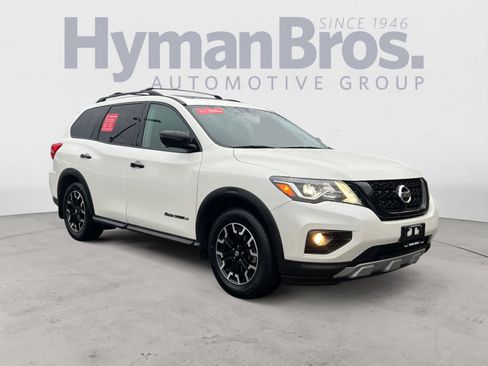 Used 2020 Nissan Pathfinder SL image 1