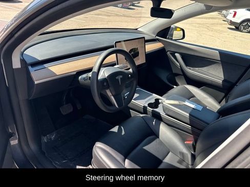 Used 2022 Tesla Model Y Long Range AWD/4WD image 13