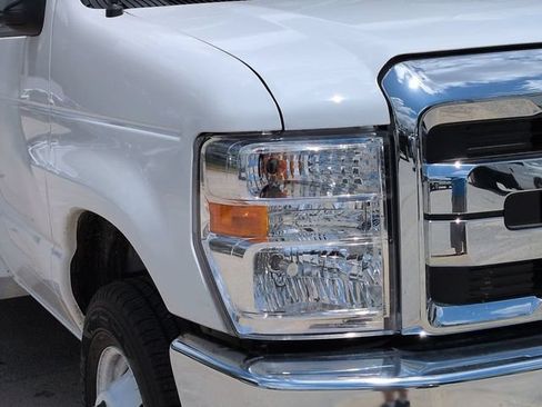New 2027 Ford E-350 and Econoline 350 Super Duty w/ Power Equipment Group RWD image 9