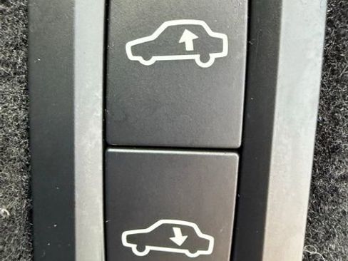 Used 2022 Volvo XC90 T8 R-Design w/ Advanced Package image 13