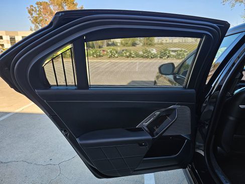 Used 2025 BMW 740i image 23