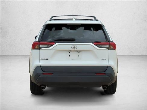 Used 2021 Toyota RAV4 XLE w/ Convenience Package FWD image 6
