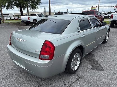 Used 2006 Chrysler 300 Touring RWD image 5