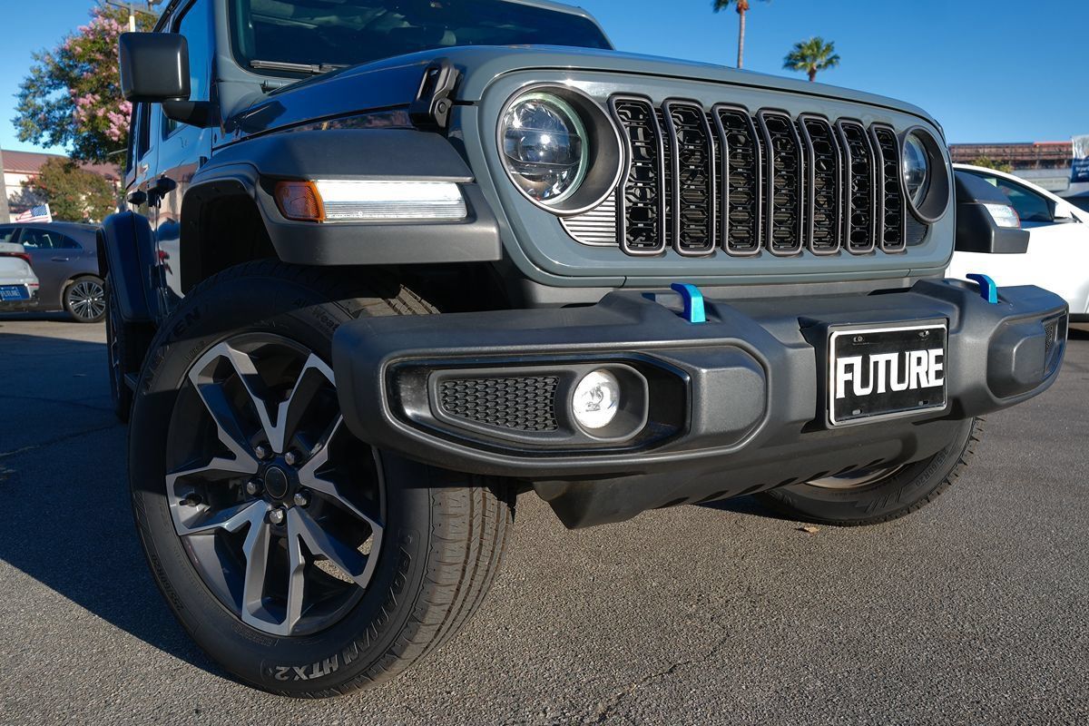 Used 2024 Jeep Wrangler Unlimited w/ Technology Group AWD/4WD image 6