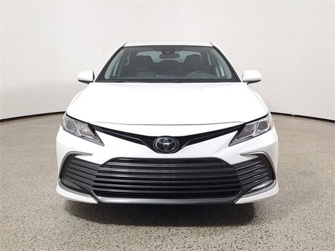 Used 2022 Toyota Camry LE image 3