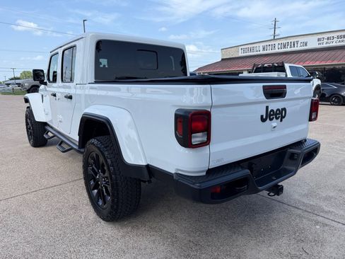 Used 2025 Jeep Gladiator Sport AWD/4WD image 5