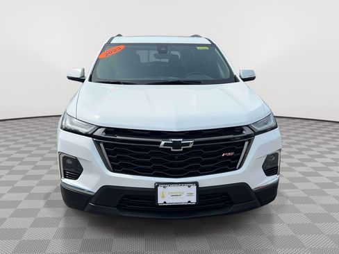 Used 2023 Chevrolet Traverse RS image 2