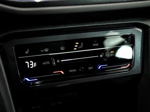 Certified 2024 Volkswagen Tiguan SE w/ Panoramic Sunroof Package image 19