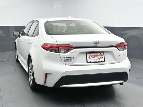 Used 2022 Toyota Corolla LE FWD image 6
