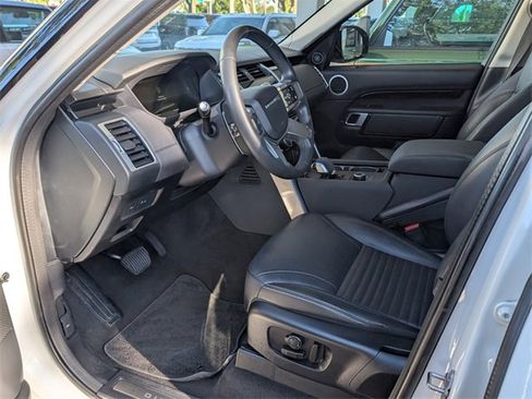 Used 2024 Land Rover Discovery S image 5